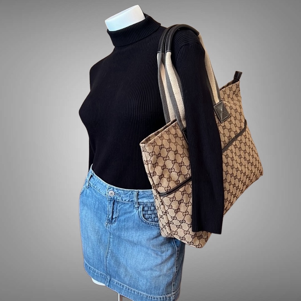 A32- 💯 % authentic Gucci shoulder bag - Picture 3 of 16